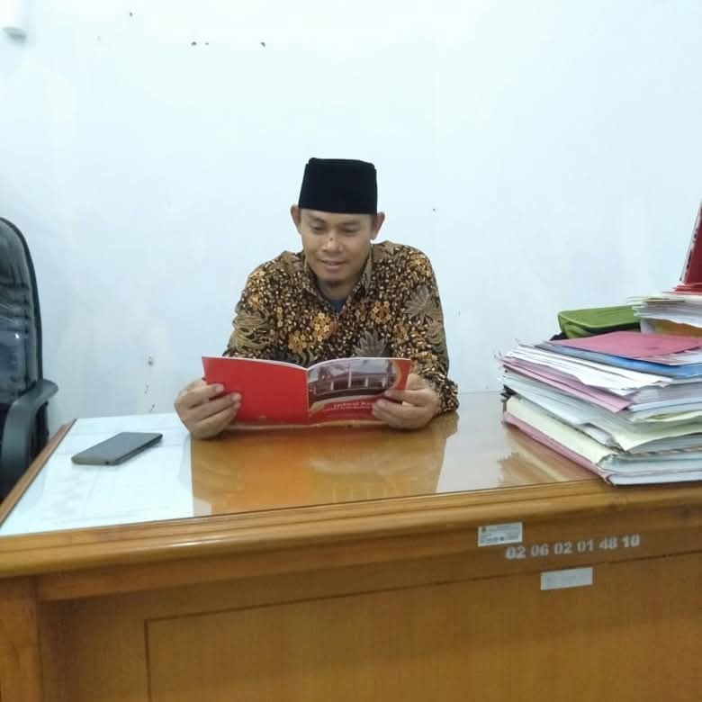 Nurholis, S.Pd.I. Anggota DPRD Komisi IV Kecewa, Revitalisasi TK Pertiwi Diduga Merusak Bangunan Bersejarah Eks Rumah Dinas Camat Losari.